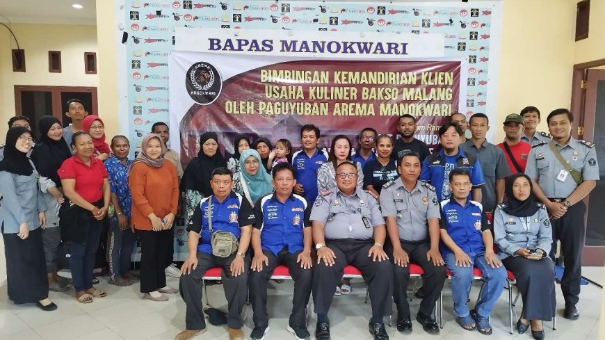 Paguyuban Arema Latih Klien Bapas Manokwari Usaha Bakso Malang