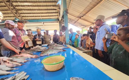 Pj Gubernur Waterpauw Belanja Masalah di Pasar Sentral Bintuni