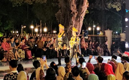 Paulus Waterpauw dan Roma Megawanty Tampilkan Batik Karya Anak Manokwari di Istana Berbatik