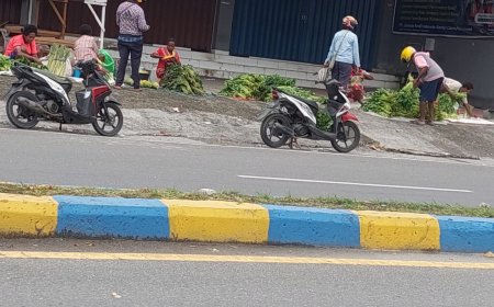 Akses Masuk Pasar Wosi Dipalang Sejak Pagi