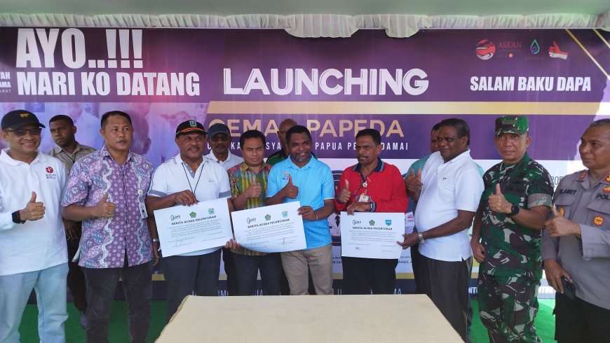 Kakanwil Kemenag dan Pj Sekda Papua Barat Lounching Gemar Papeda 'Ko Top' di Pasar Sanggeng