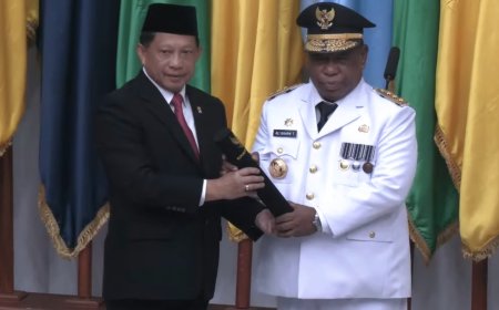 Mendagri Lantik Pj Gubernur Papua Barat Pengganti Paulus Waterpauw