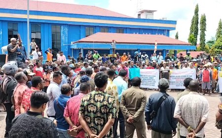 Parjal dan Ratusan Nelayan Manokwari Datangi Kantor DKP Papua Barat