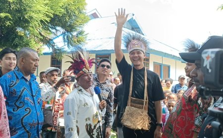 Ganjar Pranowo Terima Pemberkatan di Pulau Mansinam
