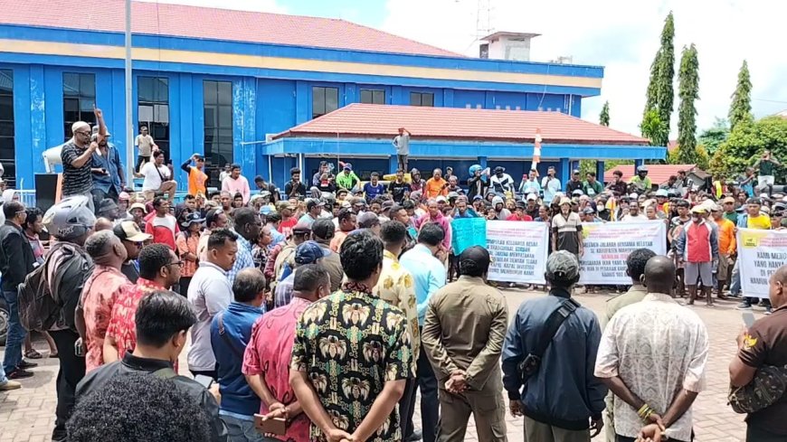 Parjal dan Ratusan Nelayan Manokwari Datangi Kantor DKP Papua Barat