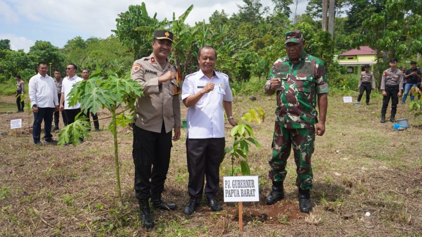 Polda Papua Barat Tanam 27 Jenis Pohon di Lingkungan SPN Manokwari