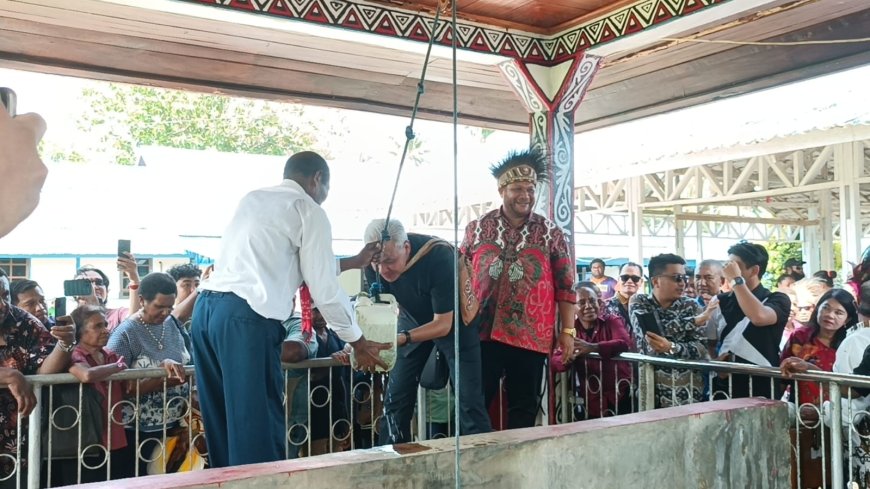 Ganjar Pranowo Terima Pemberkatan di Pulau Mansinam