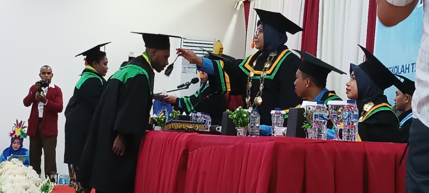 STKIP Muhammadiyah Manokwari Wisuda 69 Mahasiswa,  Siap Mengabdi di Tanah Papua