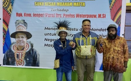 Paulus Waterpauw Dikukuhkan Sebagai Putra Mbaham Matta