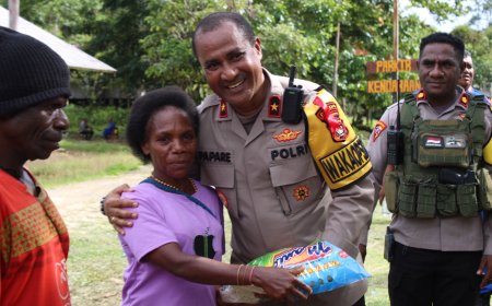 Kolaborasi Polda dan Pemda Maybrat Serahkan Bapok kepada Masyarakat