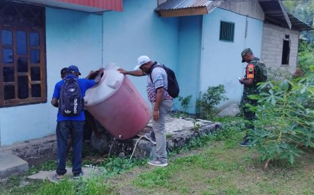 Tekan Penyebaran DBD, Dinkes Papua Barat dan Kader Jumantik Lakukan PJN di Rumah Warga