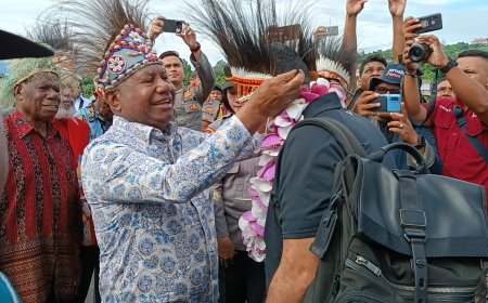 Dominggus Mandacan Mengaku Siap Mendukung Tugas Kapolda Baru