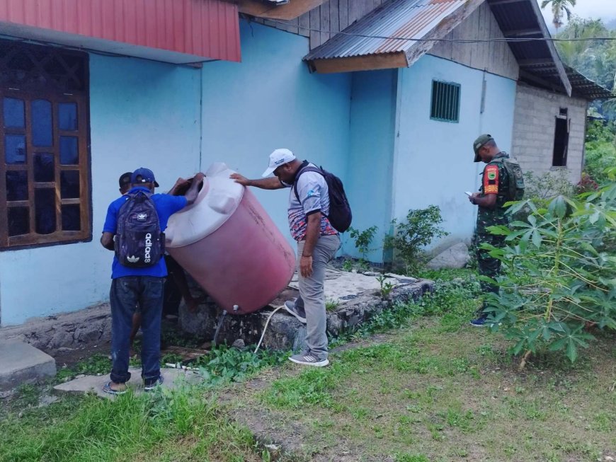 Tekan Penyebaran DBD, Dinkes Papua Barat dan Kader Jumantik Lakukan PJN di Rumah Warga