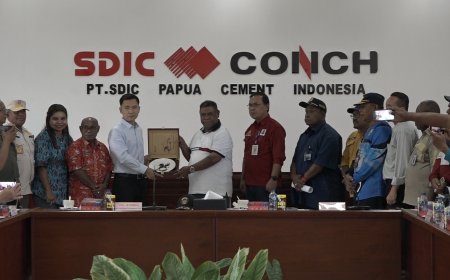 Gubernur ABT Komitmen Tingkatkan Investasi di Papua Barat