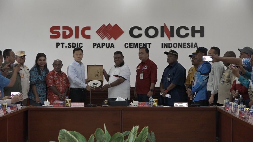 Gubernur ABT Komitmen Tingkatkan Investasi di Papua Barat
