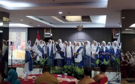 Pelantikan PW BKMT Papua Barat, Pj Gubernur Ali Baham Apresiasi Peran Sentral Ibu-ibu