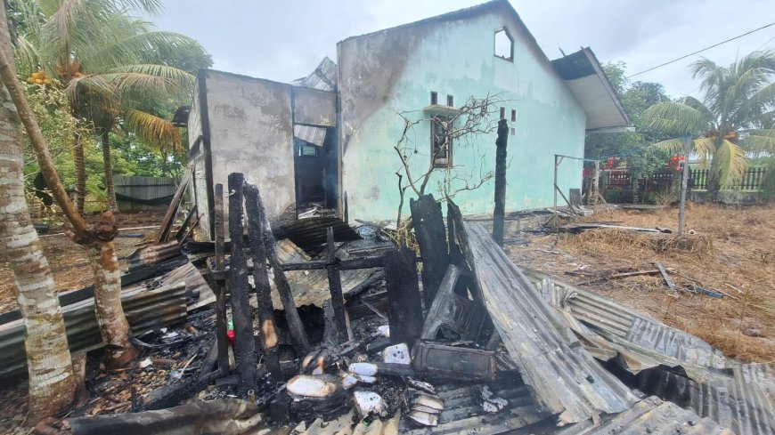 Dua Mobil Damkar Padamkan Api Kebakaran di Rumah Dinas Kementerian Pertanian