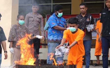 Ditresnarkoba Polda Papua Barat Musnahkan Ganja 963,626 Gram