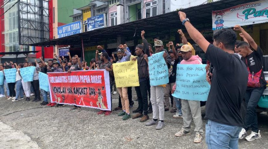 Solidaritas Pemuda Papua Barat Unjuk Rasa Tolak Penggunaan Hak Angket DPR RI