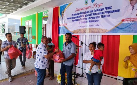 Pemprov Papua Barat Serahkan Bantuan Intervensi Stunting dan Keluarga Miskin di Manokwari
