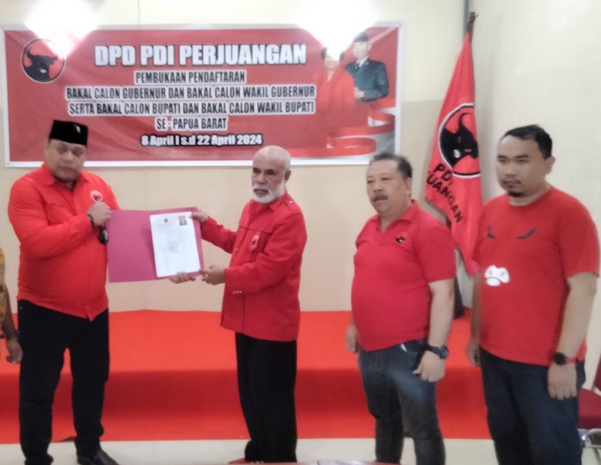 Leon Gilbert Sayori Mendaftar Ke PDIP Papua Barat