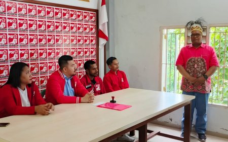 Ketua DPD PSI Manokwari Isyaratkan Sinyal Positif Saat Terima Pendaftaran Mugiyono