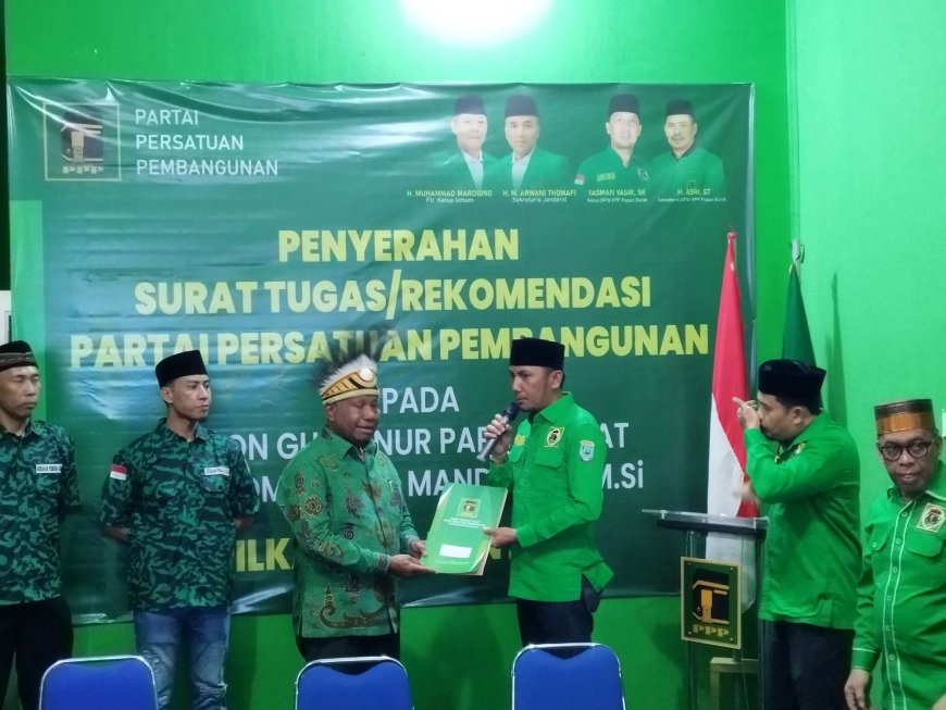 Dominggus Mandacan Terima Surat Tugas DPP PPP Sebagai Bacagub Papua Barat