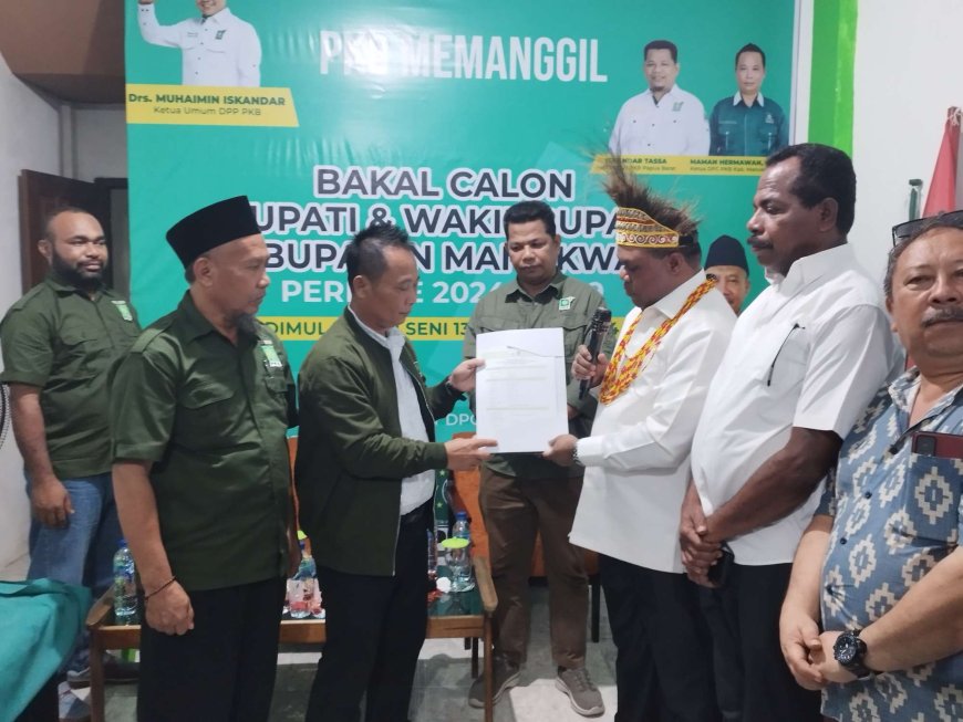 Daftar di PKB Manokwari, Hermus Indou Harap Bisa Kembali Berkoalisi