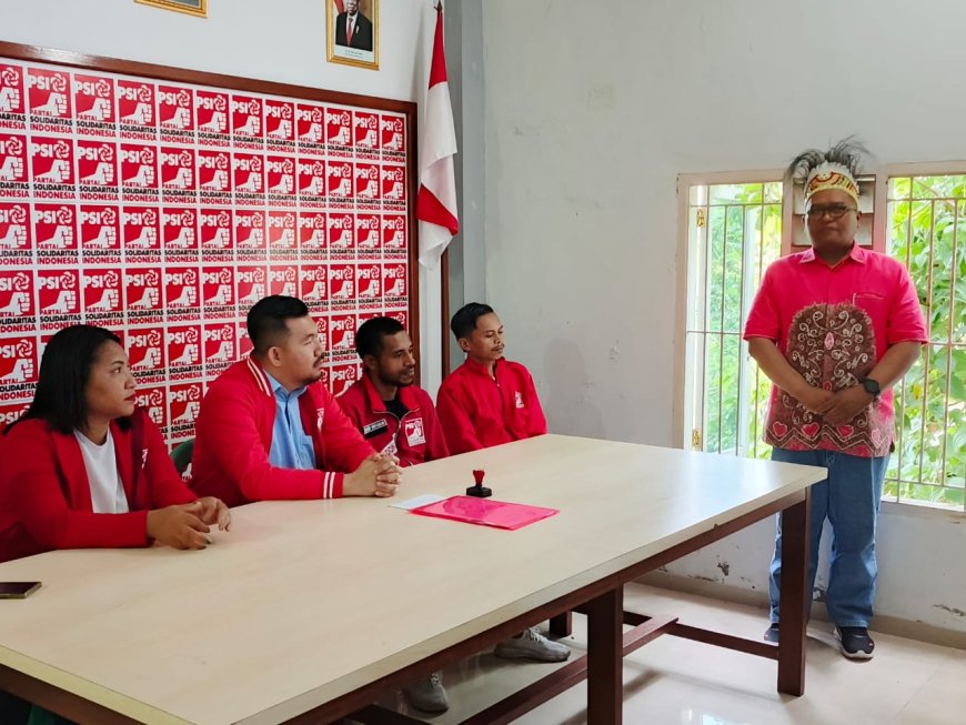 Ketua DPD PSI Manokwari Isyaratkan Sinyal Positif Saat Terima Pendaftaran Mugiyono