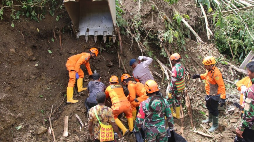 Basarnas Temukan 4 Korban Longsor di Pegaf Meninggal Dunia