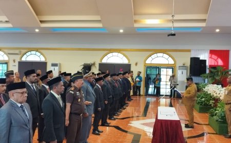 Pj Gubernur Ali Baham Lantik Panitia Seleksi DPRK Untuk 7 Kabupaten se Papua Barat