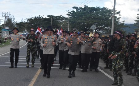 Jalan Juang 78 km disambut Tarian Yospan di Mapolda