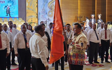Pj Gubernur Muhammad Musa'ad Lantik Pengurus LPPD Papua Barat Daya