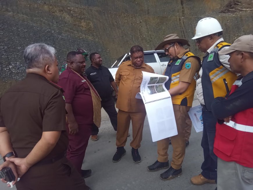 Pemprov Bantu 1 Miliar Kepada Korban Bencana Longsor Miyambouw