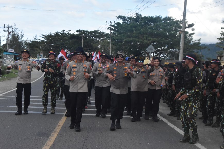 Jalan Juang 78 km disambut Tarian Yospan di Mapolda