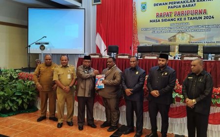 Pj Gubernur Papua Barat Serahkan LKPJ 2023 Kepada DPR, Upaya Wujudkan Pemerintah Yang Sehat