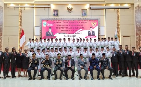 Siap Emban Tugas Mulia, Ali Baham Temongmere Kukuhkan 36 Anggota Paskibra Papua Barat