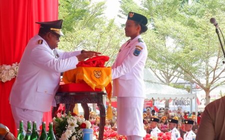 Paskibra Sukses Kibarkan Bendera Merah Putih di Halaman Kantor Gubernur Papua Barat