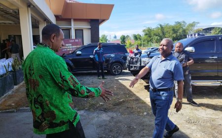 Dominggus Mandacan Jalani Pemeriksaan Kesehatan