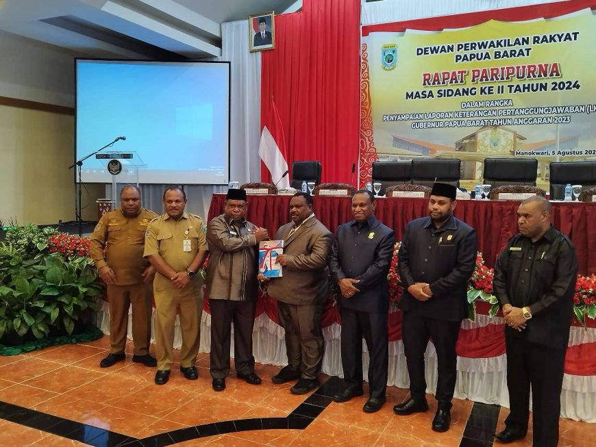 Pj Gubernur Papua Barat Serahkan LKPJ 2023 Kepada DPR, Upaya Wujudkan Pemerintah Yang Sehat