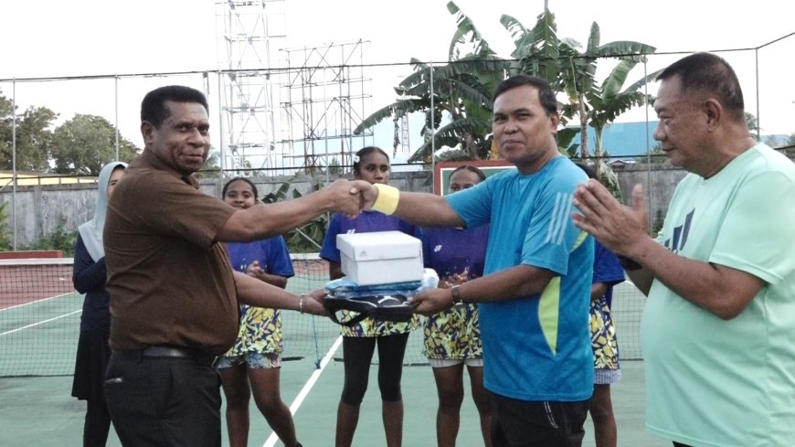 Empat Atlit Tenis Putri Papua Barat Dapat Dukungan Bank Papua