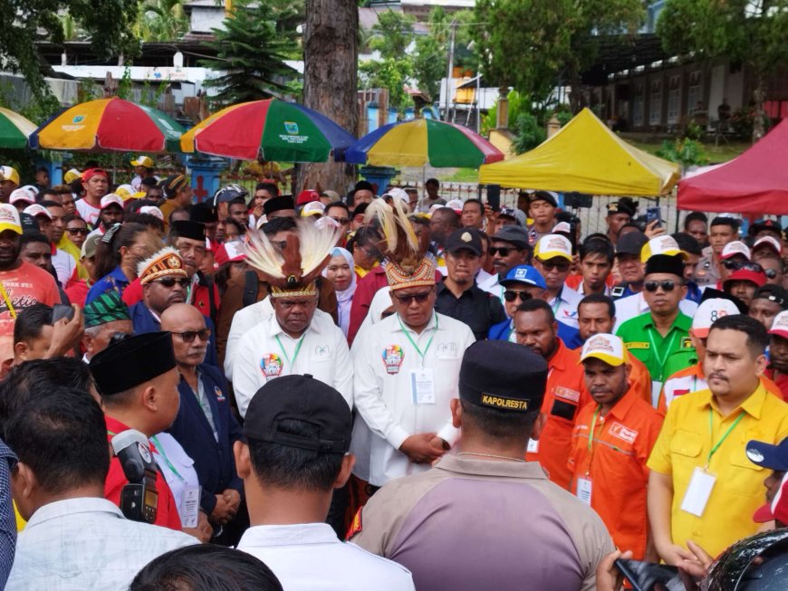 Pendukung dan Simpatisan Hantar Pasangan HERO Daftar di KPU Manokwari