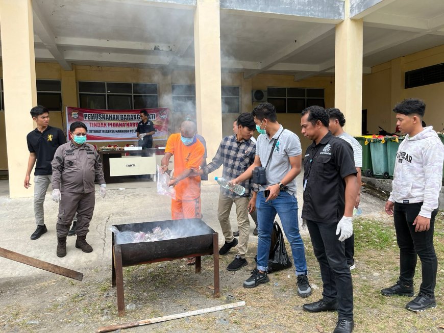 Ditresnarkoba Polda Papua Barat Musnahkan Ganja 2,8 Kg