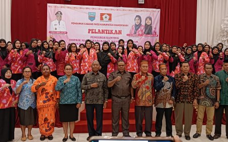 Ketua IWSS Manokwari Lantik 7 Pengurus Ranting