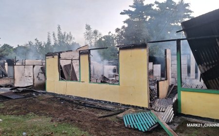 Lima Unit Rumah di Jalan Bandara Rendani Dilahap Api