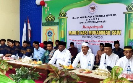 Bupati Hermus Indou Hadir Dalam Tradisi 'Muludhen' Warga Madura di Manokwari