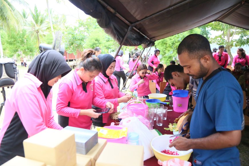 Bhayangkari Papua Barat Laksanakan Bakti Sosial di Pulau Lemon