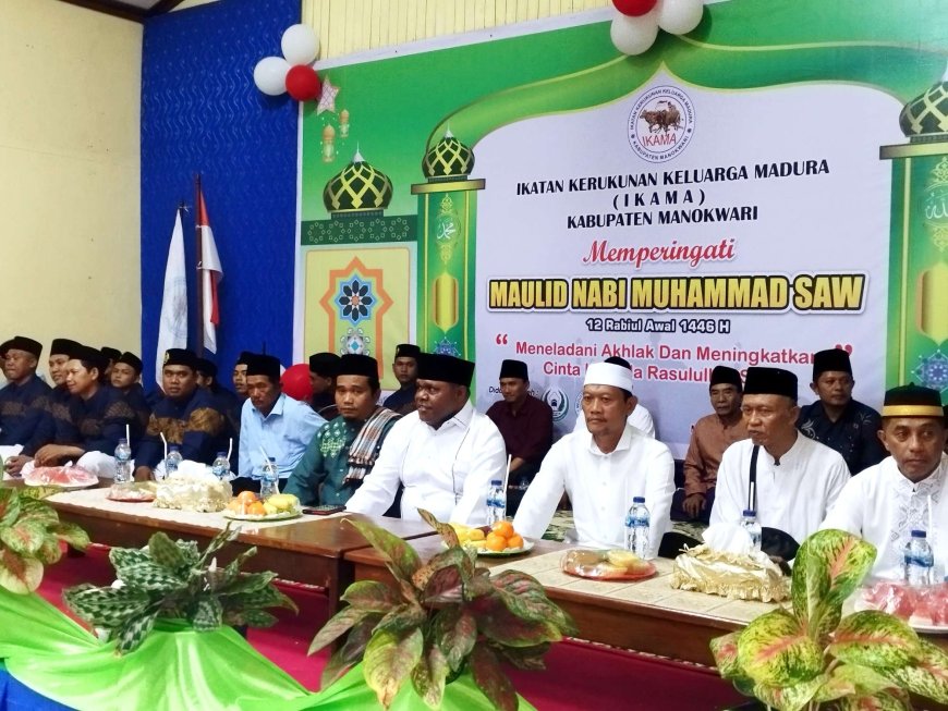 Bupati Hermus Indou Hadir Dalam Tradisi 'Muludhen' Warga Madura di Manokwari