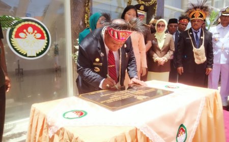 Pj. Gubernur Resmikan Gedung DWP Papua Barat