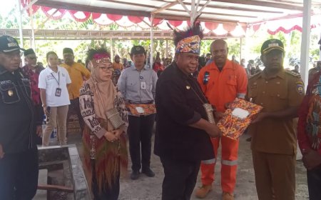 Pj  Gubernur Papua Barat Ajak Swasta Tingkatkan Ekonomi Kerakyatan